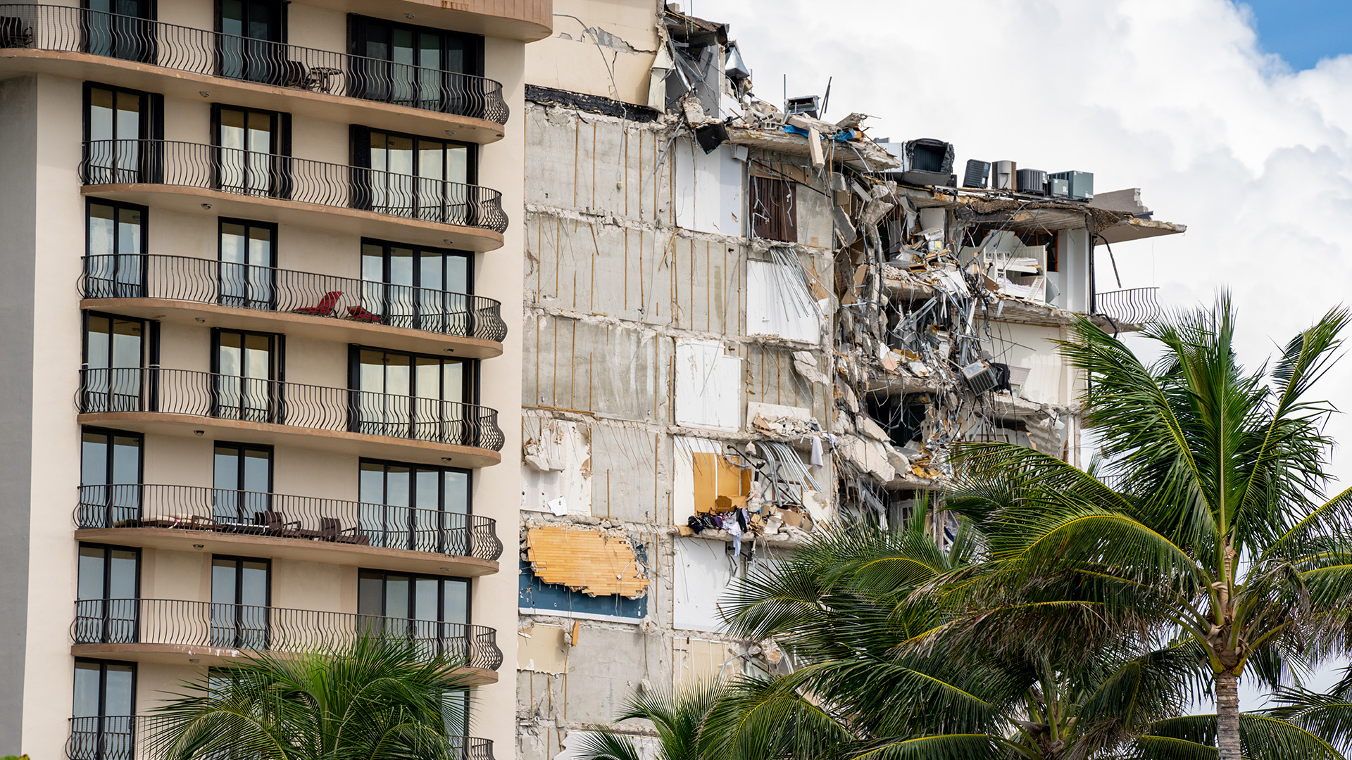 Photo of Champlain Tower falling down
