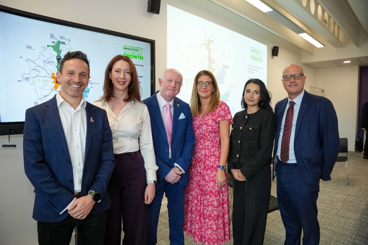 Ben Dean, Paul Woodcock, Lisa Deering, Laura Loftus, Kuli Bajwa, Dr Paul Hampton posing for a picture