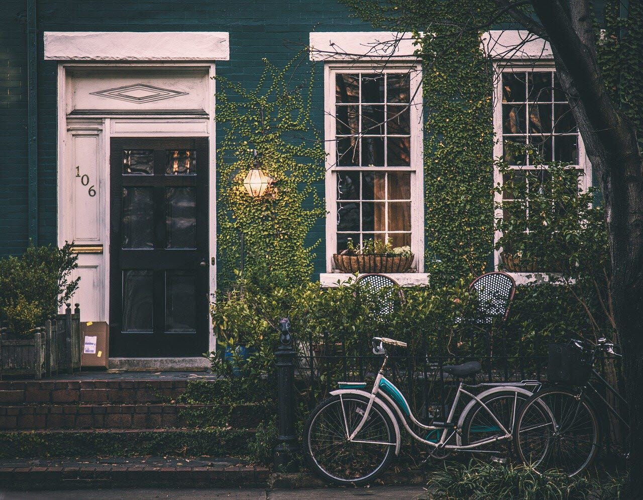 Image of front of vintage house