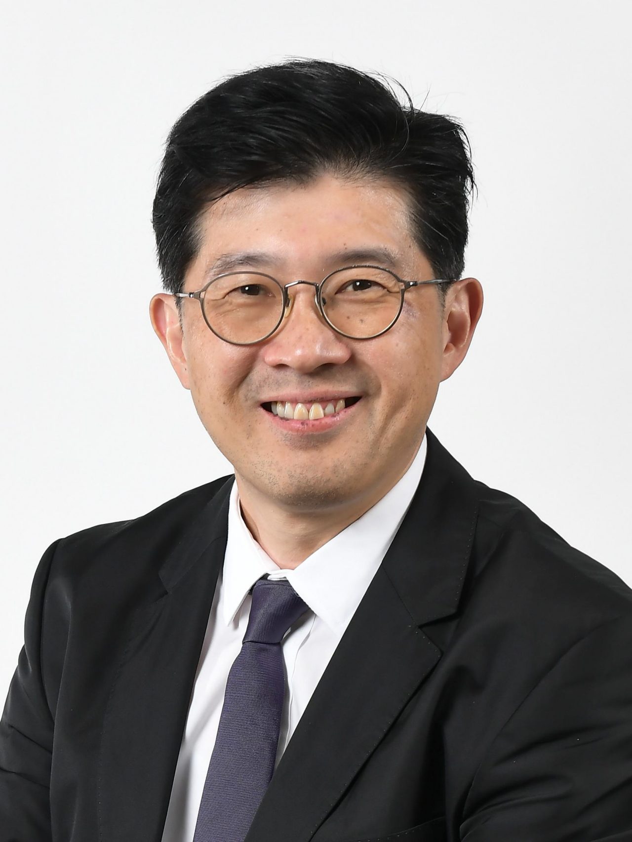 Headshot photo of Li Kiu Yin, Michael, JP, one of the Hong Kong 2024 Awards judges.